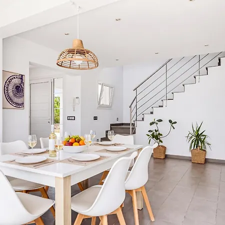 Villa Magdalena 3 Bedroom Villa, Cala Blanca (Menorca)