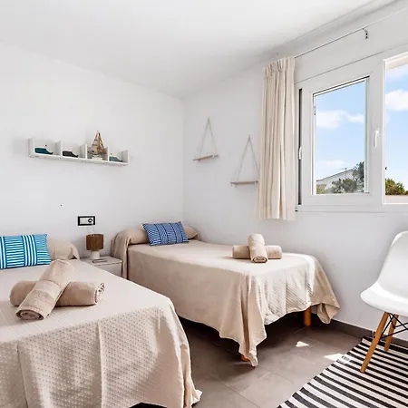 Magdalena 3 Bedroom Villa, Cala Blanca (Menorca)