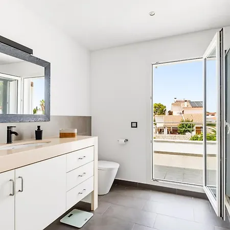 Villa Magdalena 3 Bedroom Villa, Cala Blanca (Menorca)