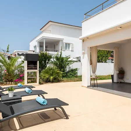 Villa Magdalena 3 Bedroom Villa, Cala Blanca (Menorca)